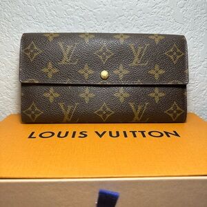 Louis Vuitton Sarah Wallet w/ Box & Dust bag